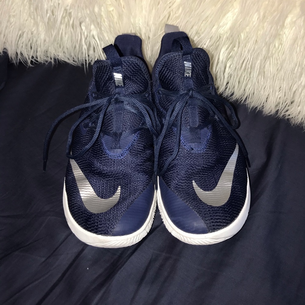 Nike volleyball court shoes